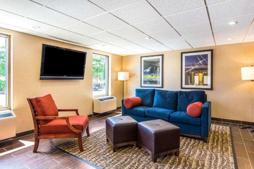 Mulberry Inn Newport News Exterior photo