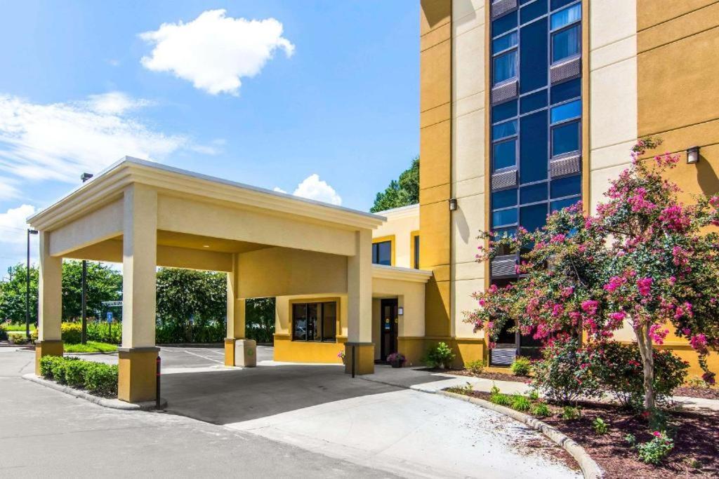 Mulberry Inn Newport News Exterior photo